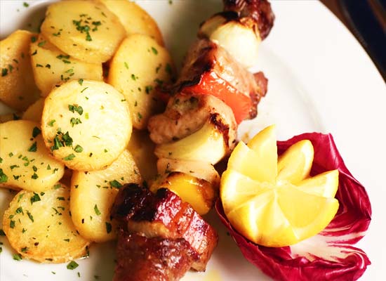 Meat skewer with potatoes