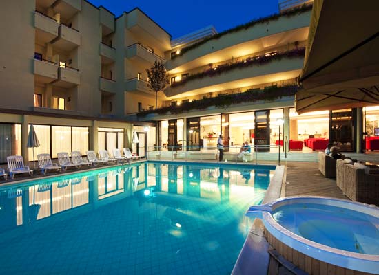 The swimming pool of the Family Park Hotel Kursaal